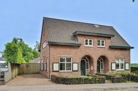 Twee-onder-één-kap te koop: Molenstraat 9, Verspr huizen Gijzel Raam en Molenstr Helvoirt