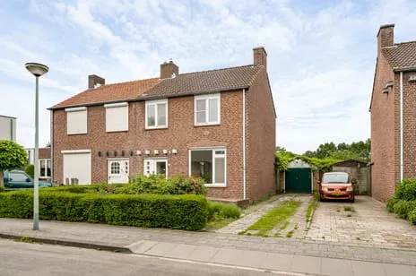 Twee-onder-één-kap te koop: Molenveldweg 33, Sevenum Sevenum