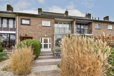 Tussenwoning te koop: Molenweg 14, Beatrixstraat Poortugaal