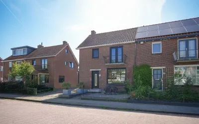 Twee-onder-één-kap te koop: Molenweg 22, Zegveld (dorp) Zegveld