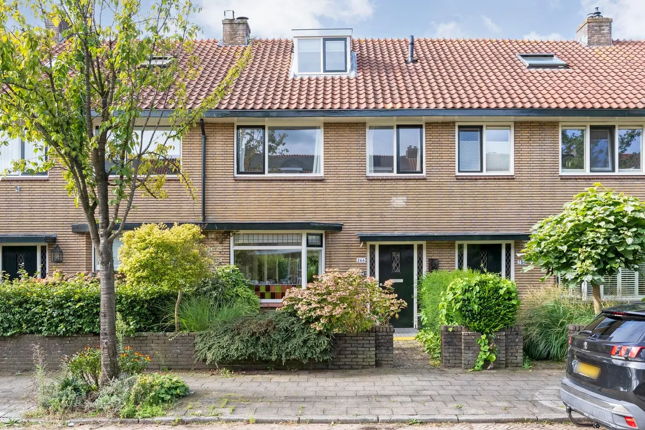 Tussenwoning te koop: Molenweg 266, Zwolle