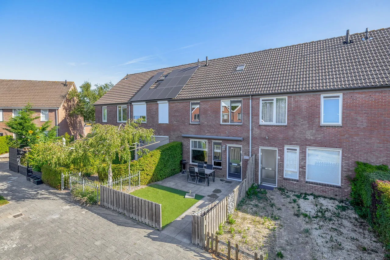 Tussenwoning te koop: Molenzicht 167, Dirksland