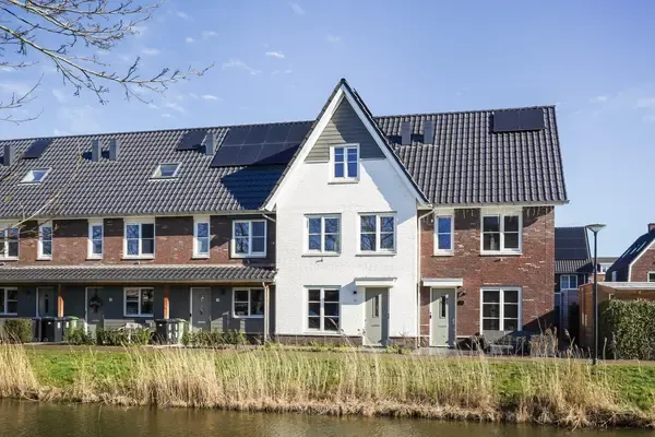 Tussenwoning te koop: Monacokade 10, Molensloot De Lier