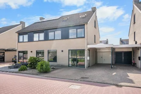 Tussenwoning te koop: Mondriaanlaan 6, Buitenwoel Veendam