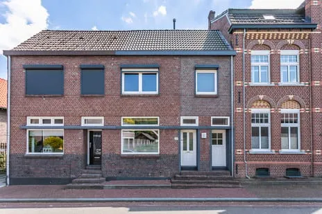 Tussenwoning te koop: Monseigneur Mannensstraat 12, Merkelbeek-Douvergenhout Merkelbeek