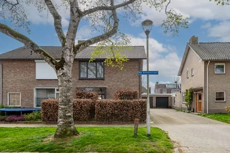 Twee-onder-één-kap te koop: Monseigneur Bekkersstraat 13, Rauwbraken Berkel-Enschot