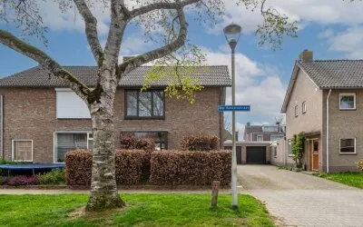 Twee-onder-één-kap te koop: Monseigneur Bekkersstraat 13, Rauwbraken Berkel-Enschot