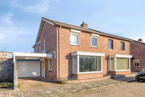 Tussenwoning te koop: Monseigneur Zwijsenstraat 1, Rooi Dorp Kaatsheuvel