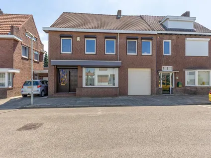 Terraced house for sale: Montfortstraat 33, Nieuw Lotbroek-Zuid Hoensbroek