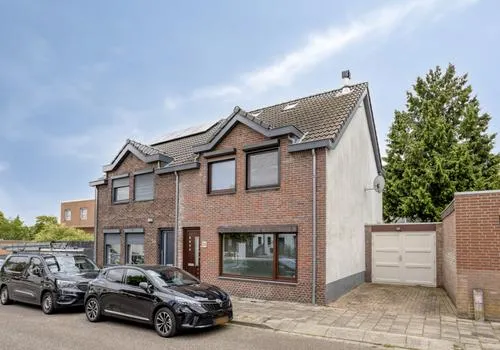 Twee-onder-één-kap te koop: Montfortstraat 57, Nieuw Lotbroek-Zuid Hoensbroek