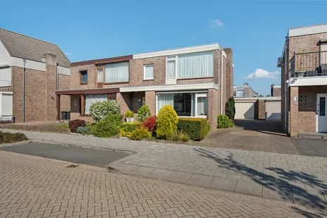 Twee-onder-één-kap te koop: Montgomerystraat 13, Oorlogsheldenbuurt Oss