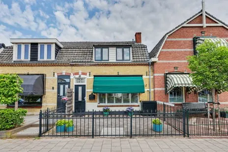 Tussenwoning te koop: Moriaanseweg Oost 183, Rijksstraatweg en omgeving Hellevoetsluis