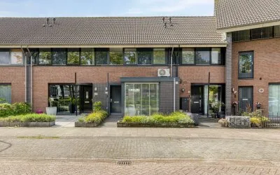 Tussenwoning te koop: Mosselhoekplein 7, Leeuwerik Midden Tilburg