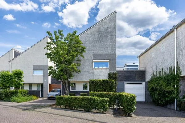 Tussenwoning te koop: Mostheuvelstraat 62, Leeuwerik West Tilburg