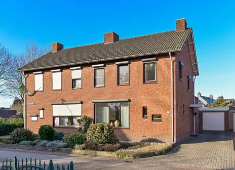 Twee-onder-één-kap te koop: Moutzhofweg 122, Kern Hout-Blerick Venlo