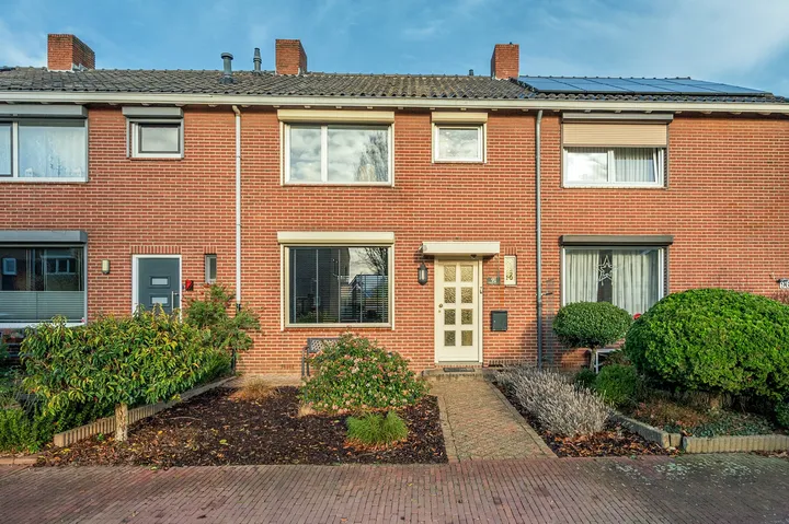 Tussenwoning te koop: Moutzhofweg 98, Kern Hout-Blerick Venlo