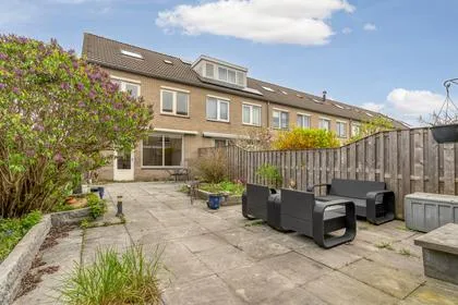 Hoekwoning te koop: Mozartweg 43, Muziekwijk Z.-Oost Almere