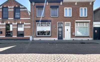 Tussenwoning te koop: Mr. P.C. Hennequinstraat 10, Oostburg Oostburg