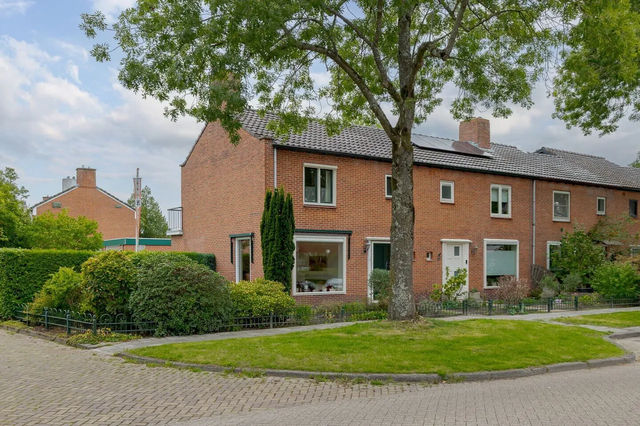 Hoekwoning te koop: Mr. P.J. Troelstralaan 200, Assen