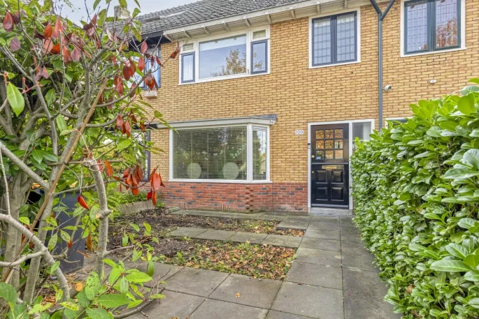 Tussenwoning te koop: Mr. P.J. Troelstrastraat 100, 't Wilbert Hengelo