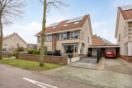 Tussenwoning te koop: Mr.Pieter Cornelisz. Vermaatlaan 28, Valckesteyn Poortugaal