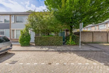 Twee-onder-één-kap te koop: Mr. Ruys de Beerenbrouckstraat 2, Laageinde Waalwijk