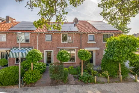 Tussenwoning te koop: Mr. Schokkingstraat 48, V/d kasteelewijk 'S-Gravenzande