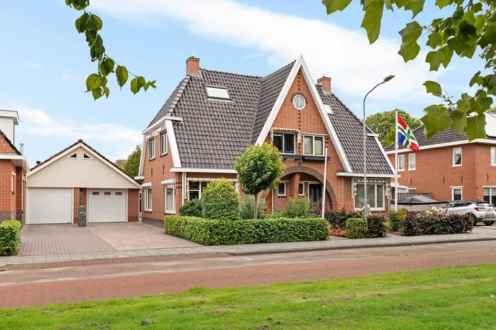Twee-onder-één-kap te koop: Mr. Synco Reyndersplein 11, Opwierde Noord Appingedam