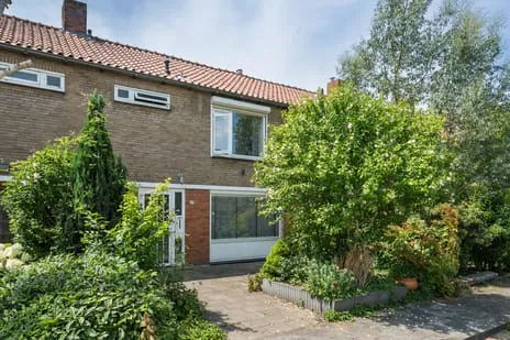 Tussenwoning te koop: Mr. Thorbeckestraat 27, Centrum Barendrecht