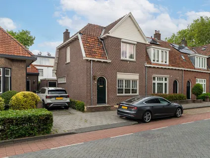 Hoekwoning te koop: Mr. van Coothstraat 61, Centrum Waalwijk