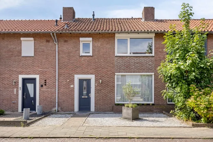 Terraced house for sale: Mr. van Sonstraat 9, Kerkakkers Valkenswaard