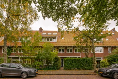 Tussenwoning te koop: Mr. Bardeslaan 3, Kruiskerkbuurt Amstelveen