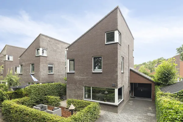 Koopwoning: Mr. C.L. Kniphorststraat 59 in Emmen - €545.000 - 196m²