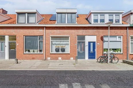 Tussenwoning te koop: Mr. de Fremerystraat 14, V/d kasteelewijk 'S-Gravenzande