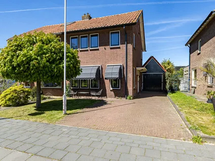 Twee-onder-één-kap te koop: Mr. Hillebrand Tuttelstraat 17, Torenlanden Steenwijk