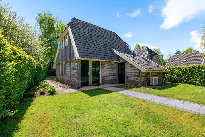 Vrijstaande woning te koop: Mr. J.B. Kanweg 3-8, Verspreide huizen Witteveen Witteveen