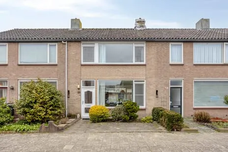 Tussenwoning te koop: Mr. van Maanenstraat 14, Laageinde Waalwijk
