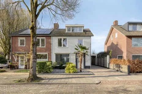 Twee-onder-één-kap te koop: Mr. van Sonstraat 12, Omg. Levenskerk/Boomgaard Oisterwijk