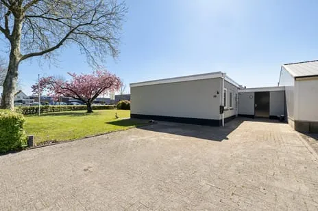 Vrijstaande woning te koop: Mr. W.M. Oppedijk van Veenweg 12, Burgum Burgum