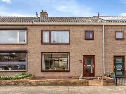 Tussenwoning te koop: Mr P J Oudweg 19, Kern Zuidland Zuidland
