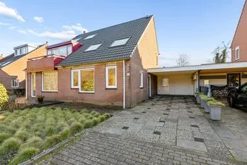 Tussenwoning te koop: Muidergouw 79, Lindengouw, Muidergouw en Peppengouw Almere