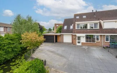 Corner house for sale: Multatulistraat 1, Rauwenhof Tiel