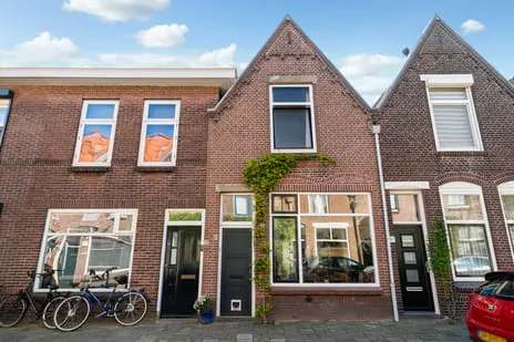 Terraced house for sale: Munnikenstraat 83, De Waard Leiden