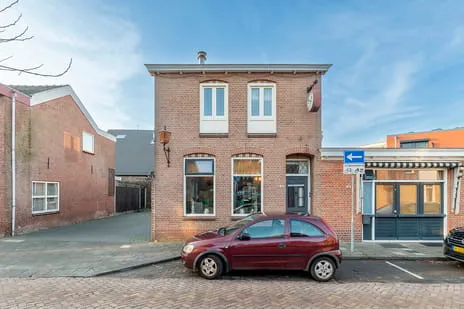 Twee-onder-één-kap te koop: Munnikenweg 24A, Reguliersstraat Beverwijk