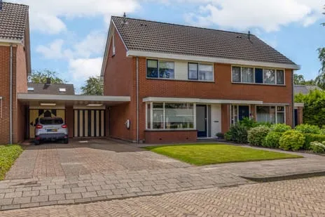 Tussenwoning te koop: Munnikestraat 8, Surhuisterveen Surhuisterveen