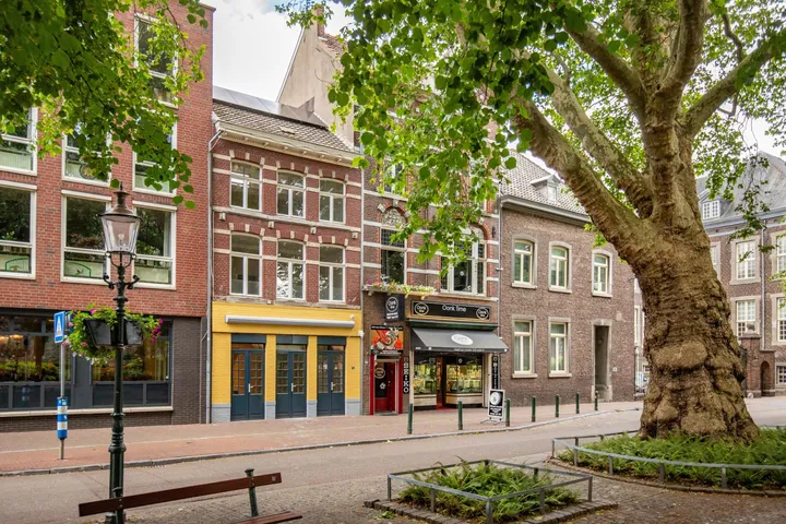 Tussenwoning te koop: Munsterplein 15, Binnenstad Roermond