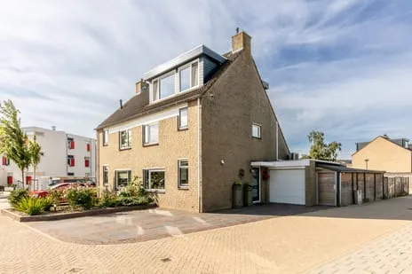 Twee-onder-één-kap te koop: Munterstraat 3, Schiedam