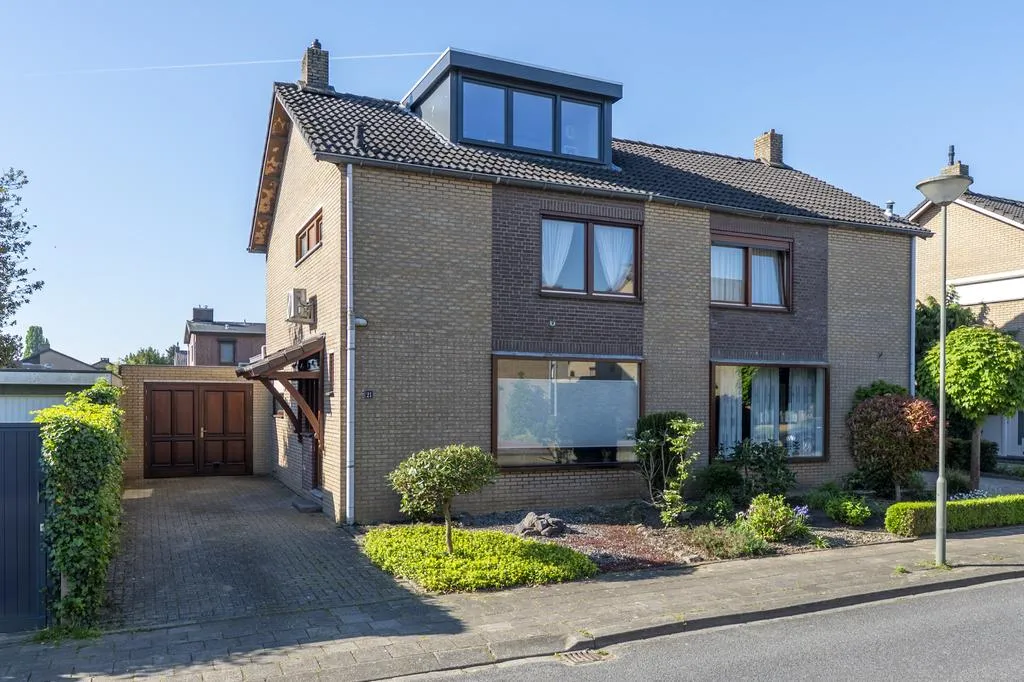 Tussenwoning te koop: Muntstraat 21, Born