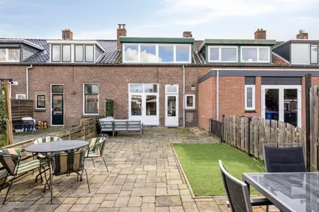 Terraced house for sale: Murraystraat 25, Pernis Pernis Rotterdam