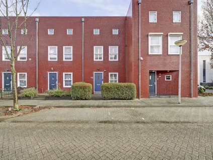 Tussenwoning te koop: N. Stampioenstraat 14, Vierambachten Spijkenisse
